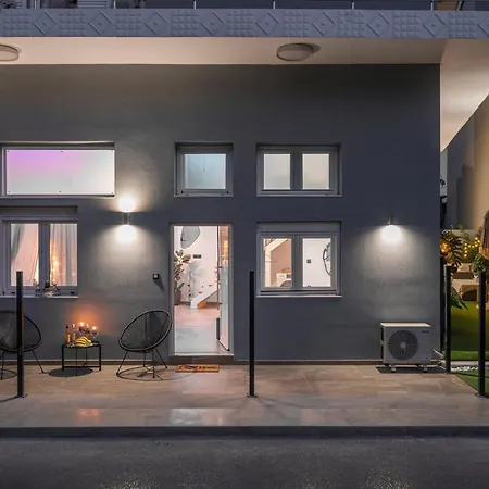 Apartment Dreams I *