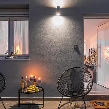 Apartment Dreams I *